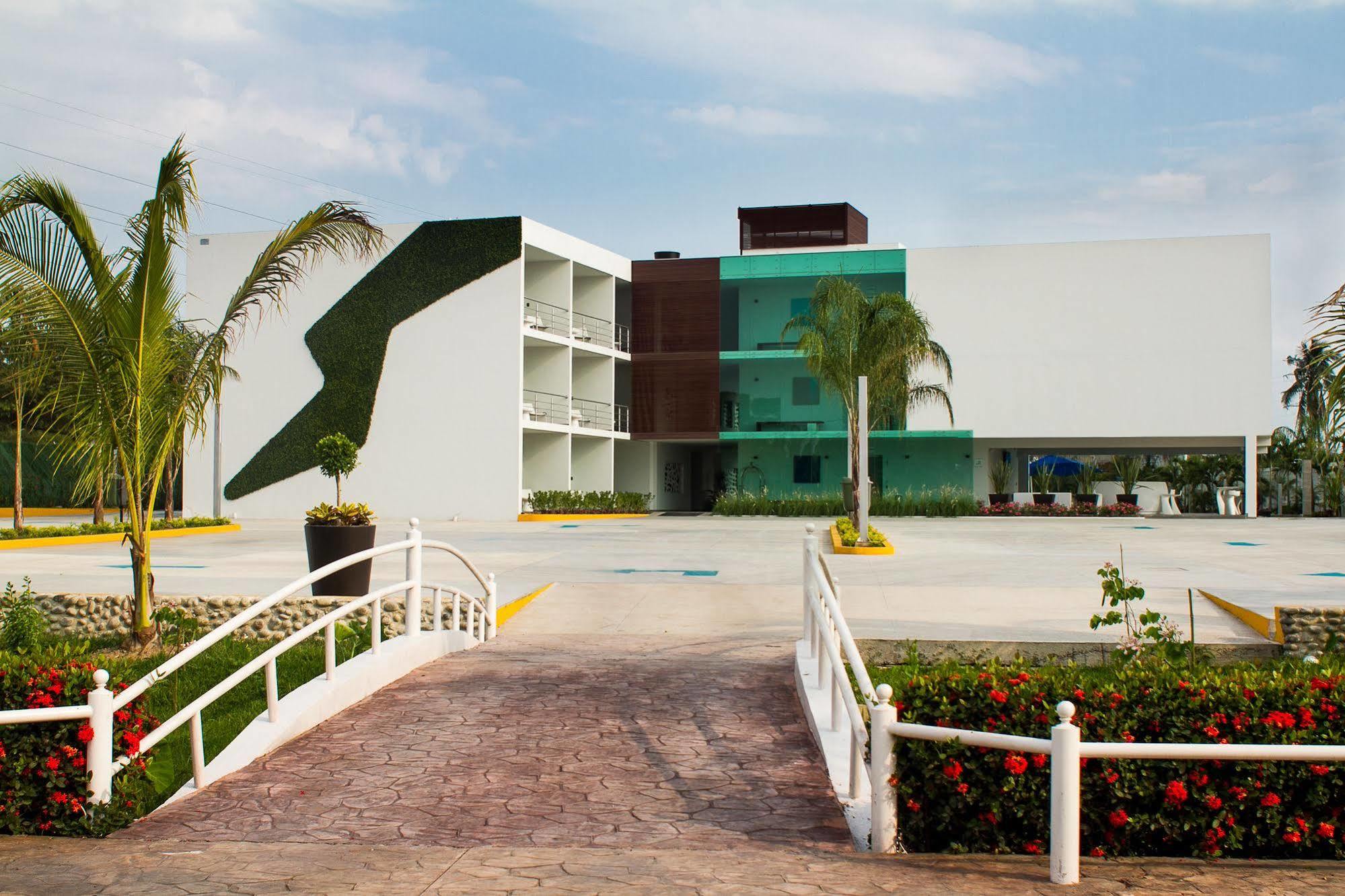 Hotel Aqua Spa & Resort Martinez de la Torre Екстер'єр фото