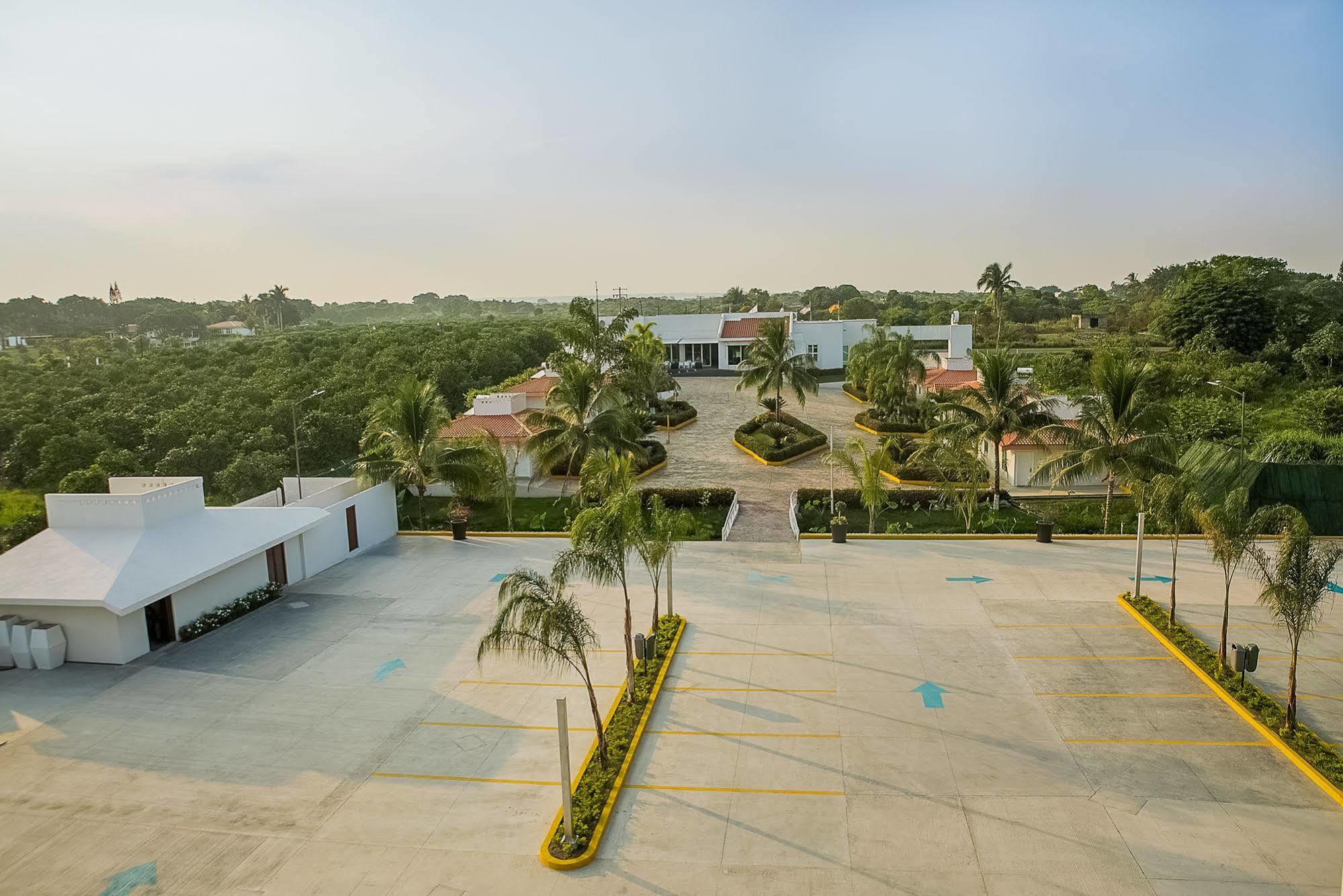 Hotel Aqua Spa & Resort Martinez de la Torre Екстер'єр фото