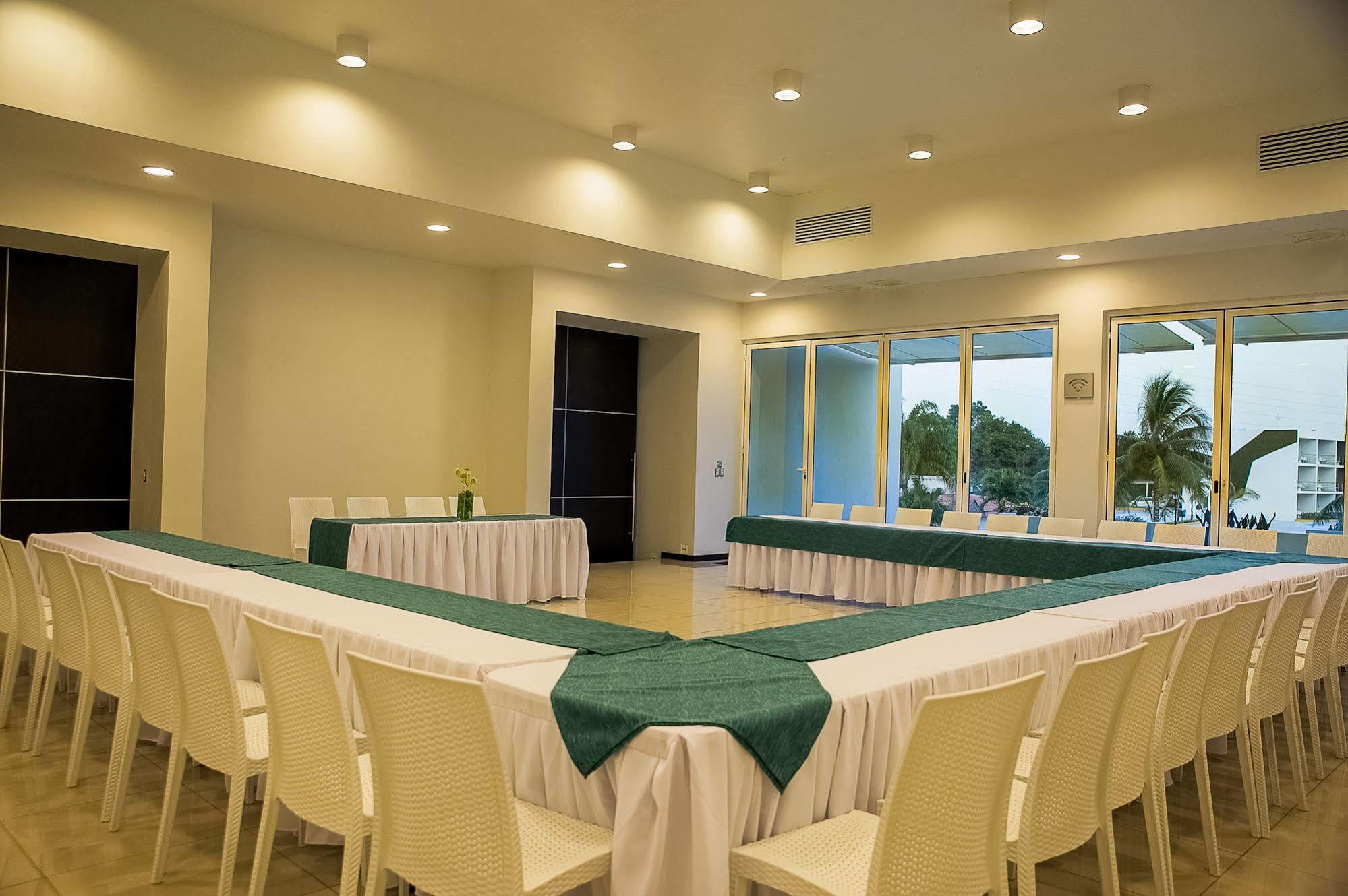Hotel Aqua Spa & Resort Martinez de la Torre Екстер'єр фото